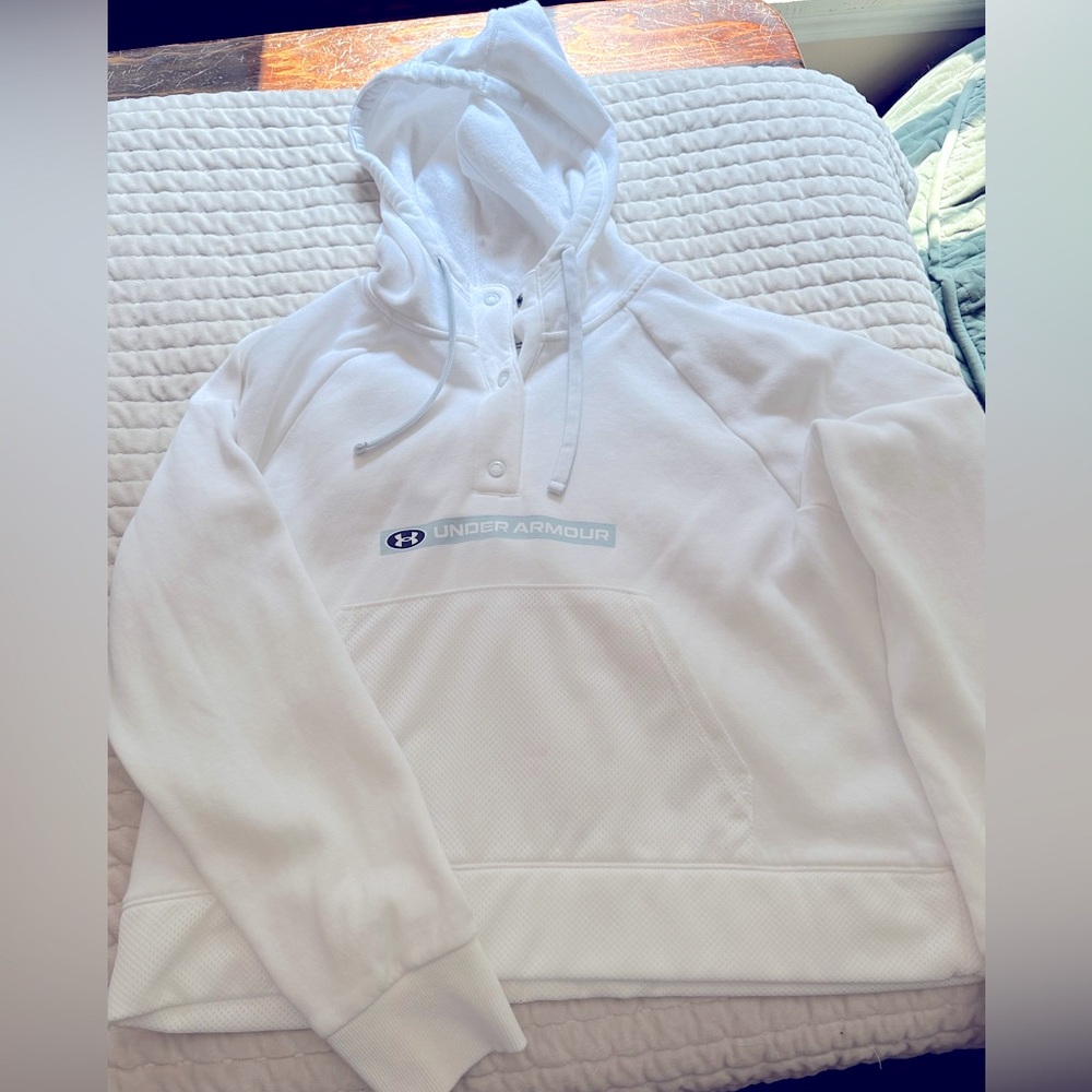 Women’s medium under armour crop sweatshirt.
